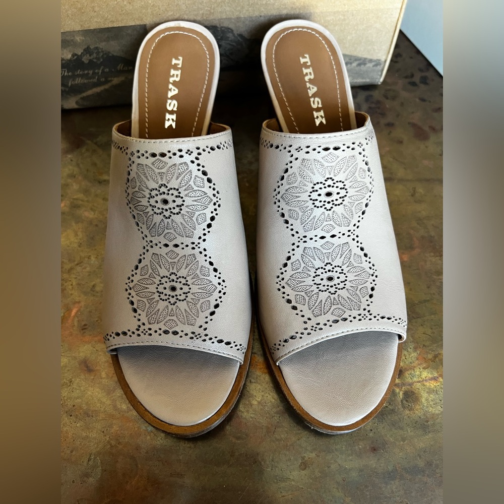 Brand New Carlena Beige Trask Mid Heel Slides Size 9M